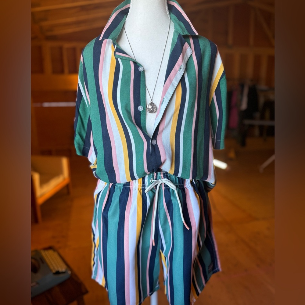 Aeropostale “The Resort” Shirt and Shorts Set Size L